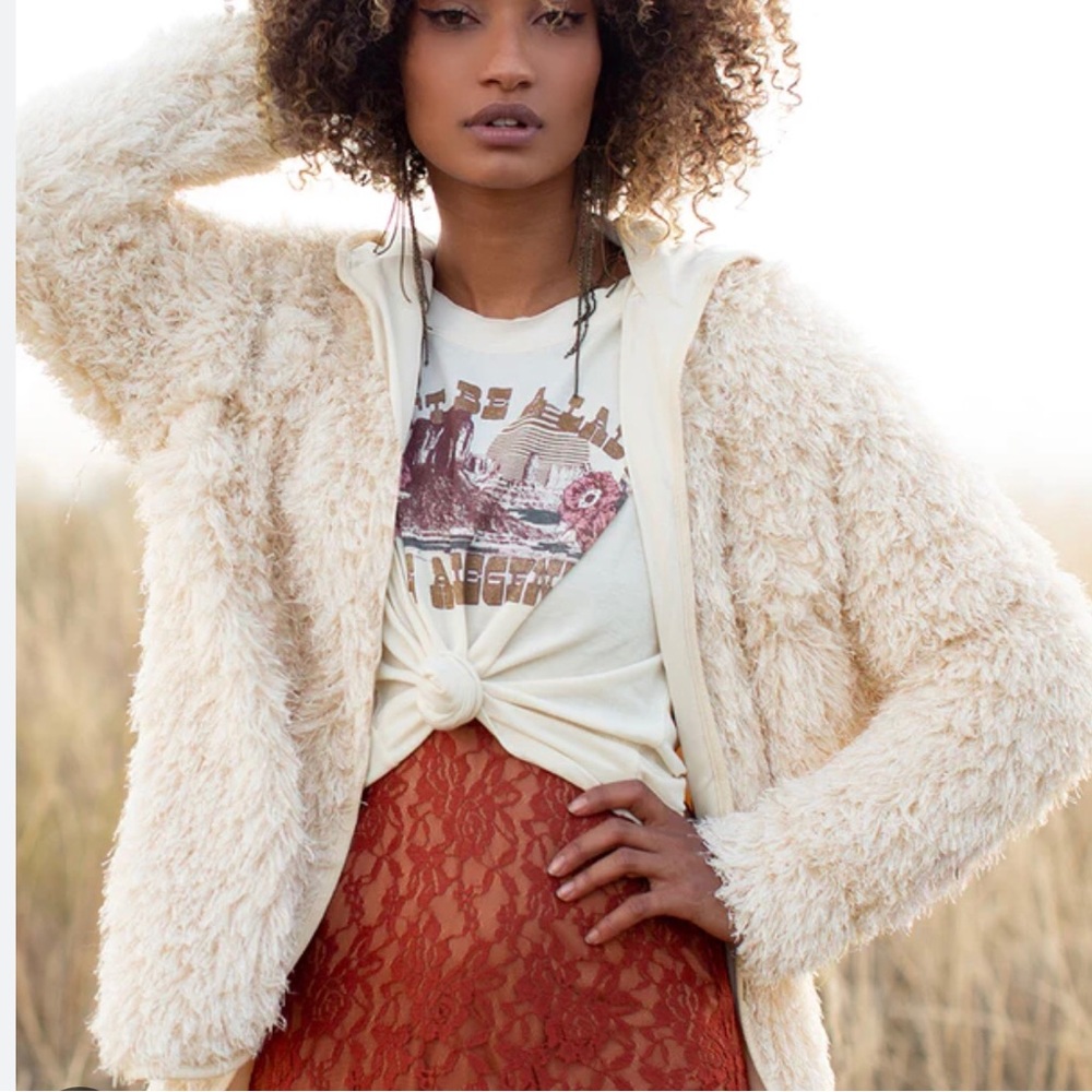 NWT joyfolie boutique fur-like hooded lined open jacket in natural.